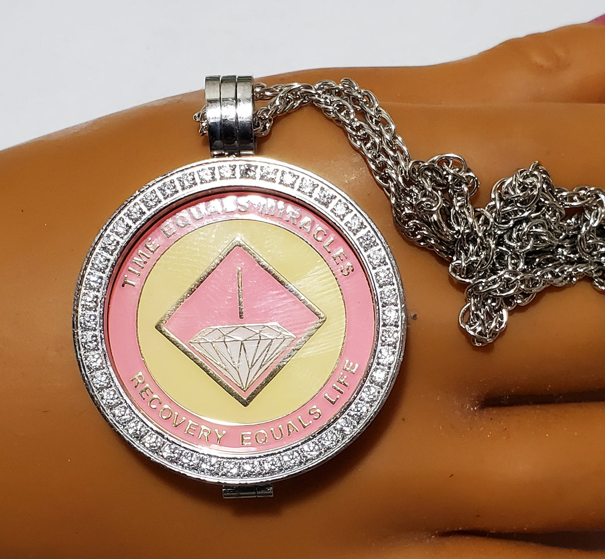 mhkt- Bling Necklace Medallion Holder