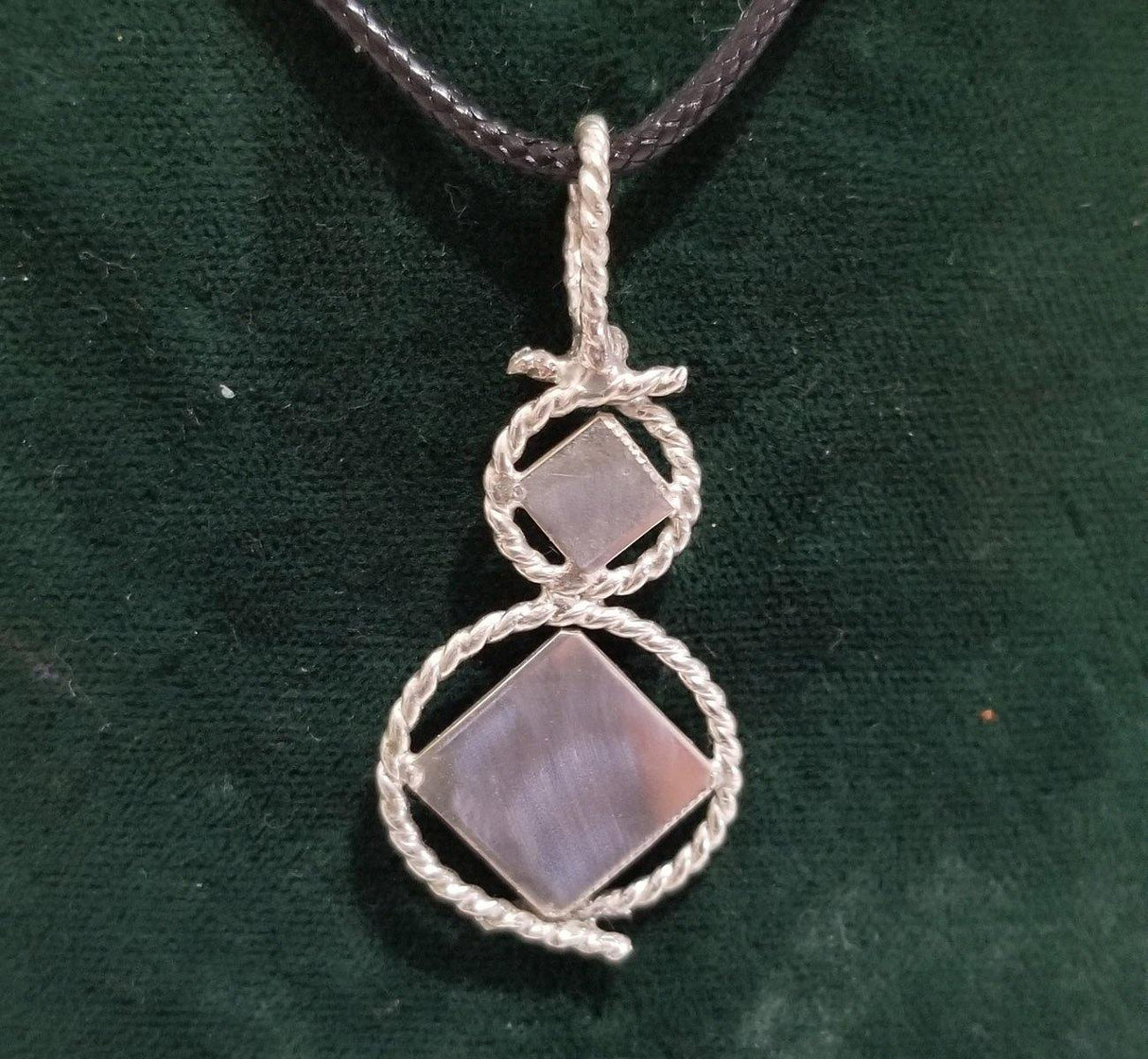 az0165- Stacked Symbol Pend - nawears