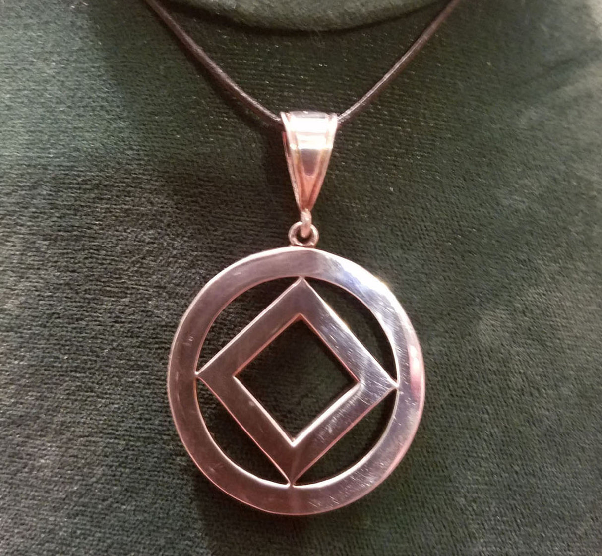 LARGE SERVICE SYMBOL PENDANT - nawears