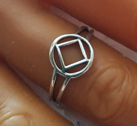 SMALL SERVICE SYMBOL RING - nawears
